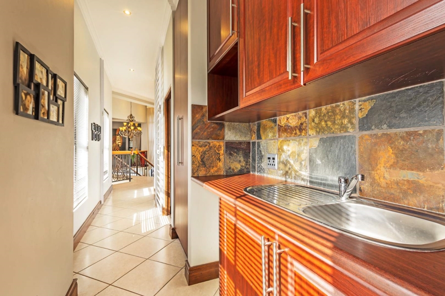 13 Bedroom Property for Sale in Plattekloof Western Cape